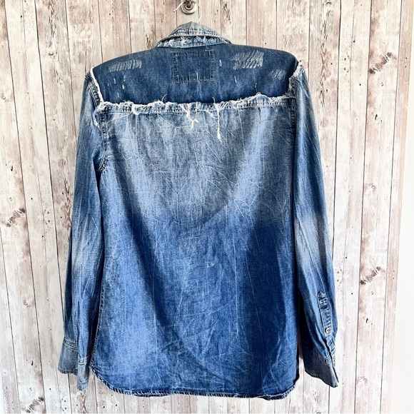 True Religion Women’s Distressed Chambray Button Down Shirt Size Large - Picture 6 of 6